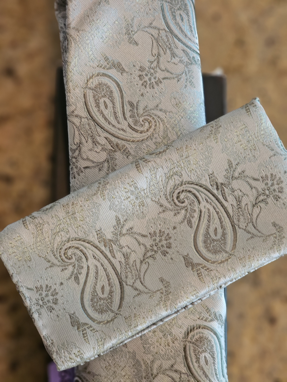 Elegant Paisley Tie Set in Light Green